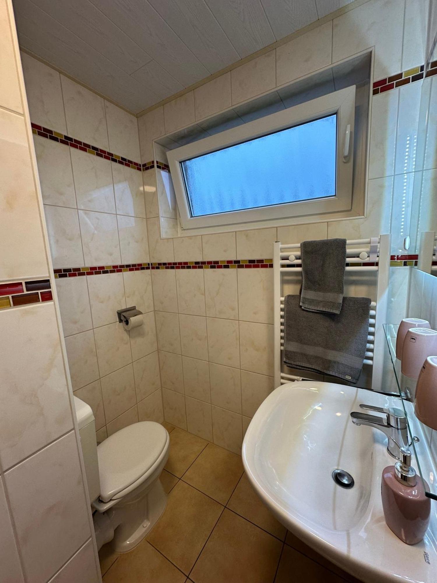 Ferienwohnung Haus Boje "Knurrhahn" Neuharlingersiel Buitenkant foto